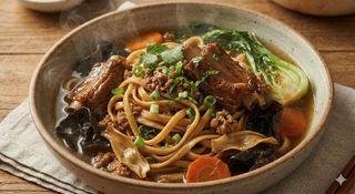 Pasta con costine di maiale