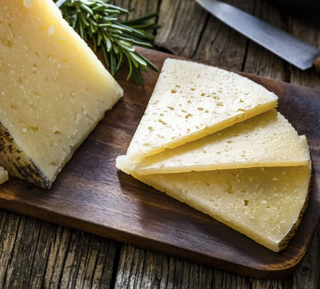 Tapa de queso manchego