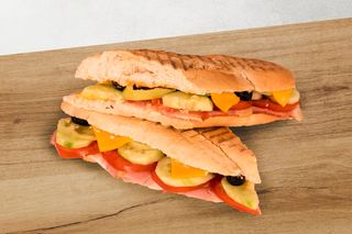 Панини сандвич с Кашкавал и Бекон /голям/