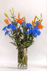 ქრიზანთემების და ლილიის თაიგული