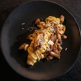 Папарделе с кладница, манатарки и трюфел