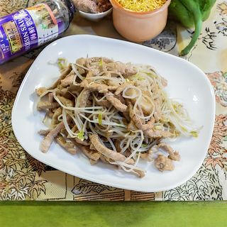 Maiale con germogli di soia