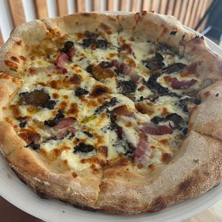 Pizza Aux Truffes Et Lardons