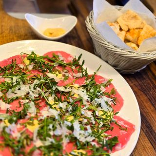 Gran Carpaccio De Vedella Amb Tocs De Salsa De Mel I Mostassa