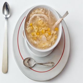 sopa de pollo con fideos