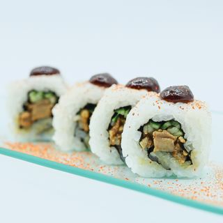 Uramaki de Pato Confitado con Salsa Hoisin