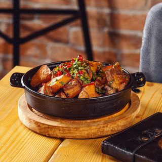 ოჯახური ღორის ხორცით