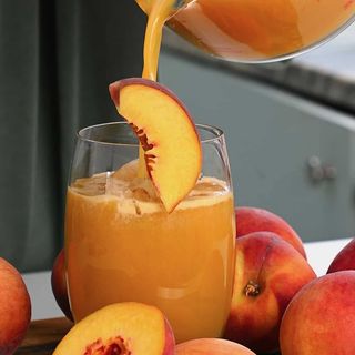 Prirodni sok od breskve / Peach juice