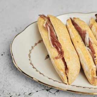 Bocatín de jamón ibérico con tomate (10 unidades)