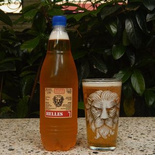 ჩამოსასხმელი ლუდი გაფილტრული "შავი ლომი Helles " 1ლ-NEW