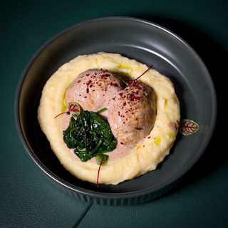 Курячі котлетки з грибним соусом та з картоляним пюре