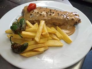 Entrecot A La Pimienta Con Patatas