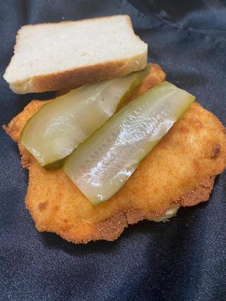 Sandwich cu snitel de pui 