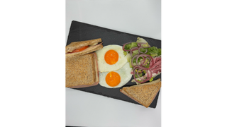 Duże Śniadanie z szynką i serem  3347 kJ