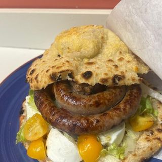 Zampina, mozzarella, pomodoro e insalata