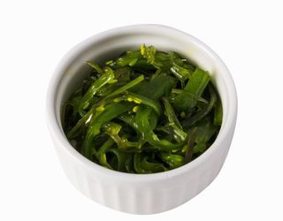 Ролл Салат Чука (1шт/150г)