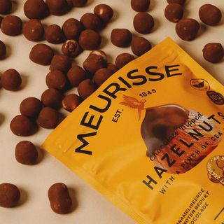 Avellanas Caramelizadas bañadas en Chocolate con Leche y sal