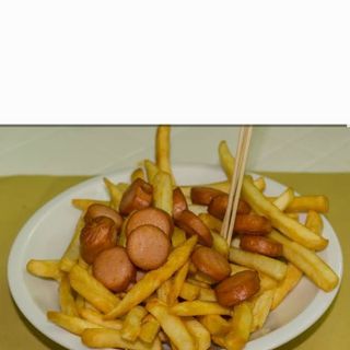 Patate fritte e wurstel