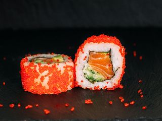 1. Каліфорнія з лососем (225g)