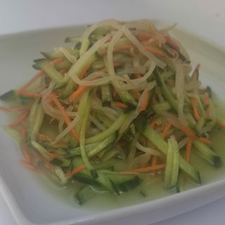 Салата от соеви кълнове 