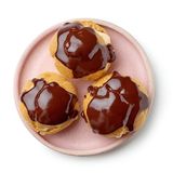 Profiteroles Al Chocolate
