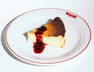 Tarta de queso con frutos rojos