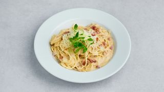 Spaghetti a 'la Carbonara z boczkiem i śmietaną, Grana Padano