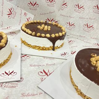 Dolce semifreddo cioccolata al latte e nocciole 4/5 persone