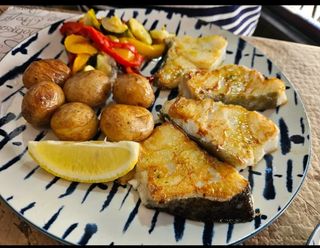 Bacalao a la plancha con salteado de verduras
