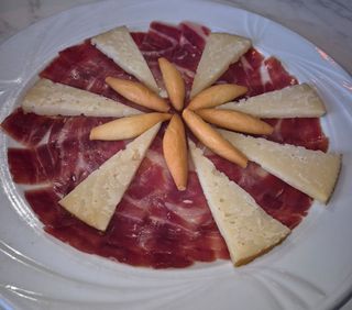 TABLA JAMÓN Y QUESO