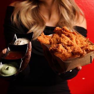 4 Crispy Chicken Tenders & Frites & 3 Sauces