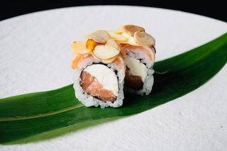 Mandorla aburi roll