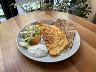 Omlet sa dimljenom slaninom