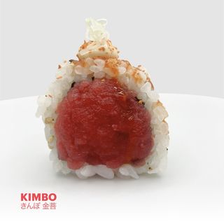 URAMAKI CON TARTAR DE ATÚN PICANTE - 8 uds