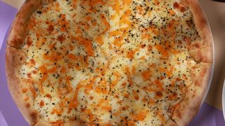 პიცა ოთხი ყველით