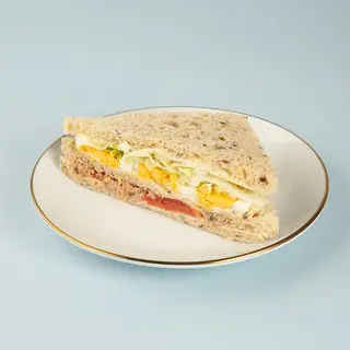 Tramezzino con tonno e uova