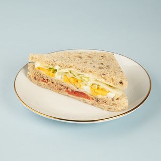 Tramezzino con tonno e uova