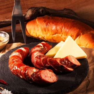 Kasekrainer kobasica s pomfritom