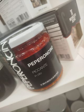 Peperoncino piccante in olio 200 g