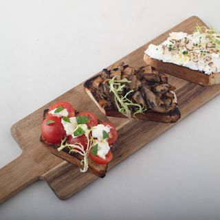 Брускети микс (180г)