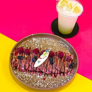 Pancake Fruits Rouges + Jus de citron