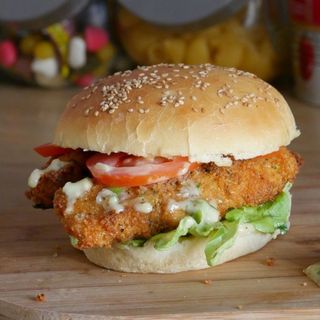 Chicken Burger  + frites + salade