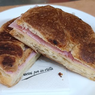 Croissant Especial Pata