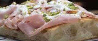 Focaccia stracciatella e mortadella