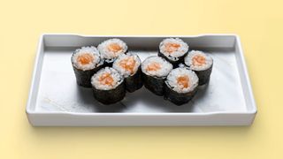 251.Хосомаки със сьомга