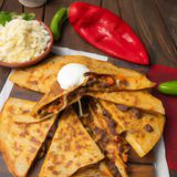 Quesadilla Carne Picante Y Queso
