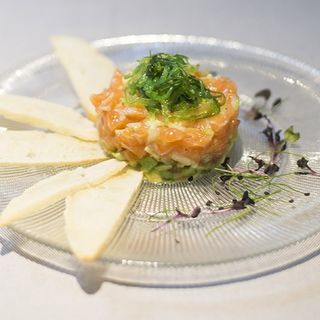 Tartar de salmón salvaje de Alaska 