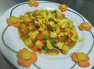 Pollo Con Salsa Curry