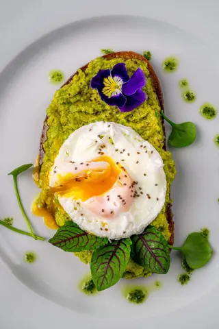 Avokado tost s poširanim jajima 250gr