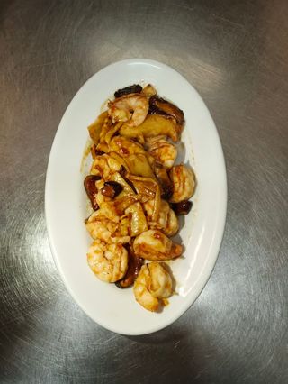 92. Gamberi con bambù e funghi